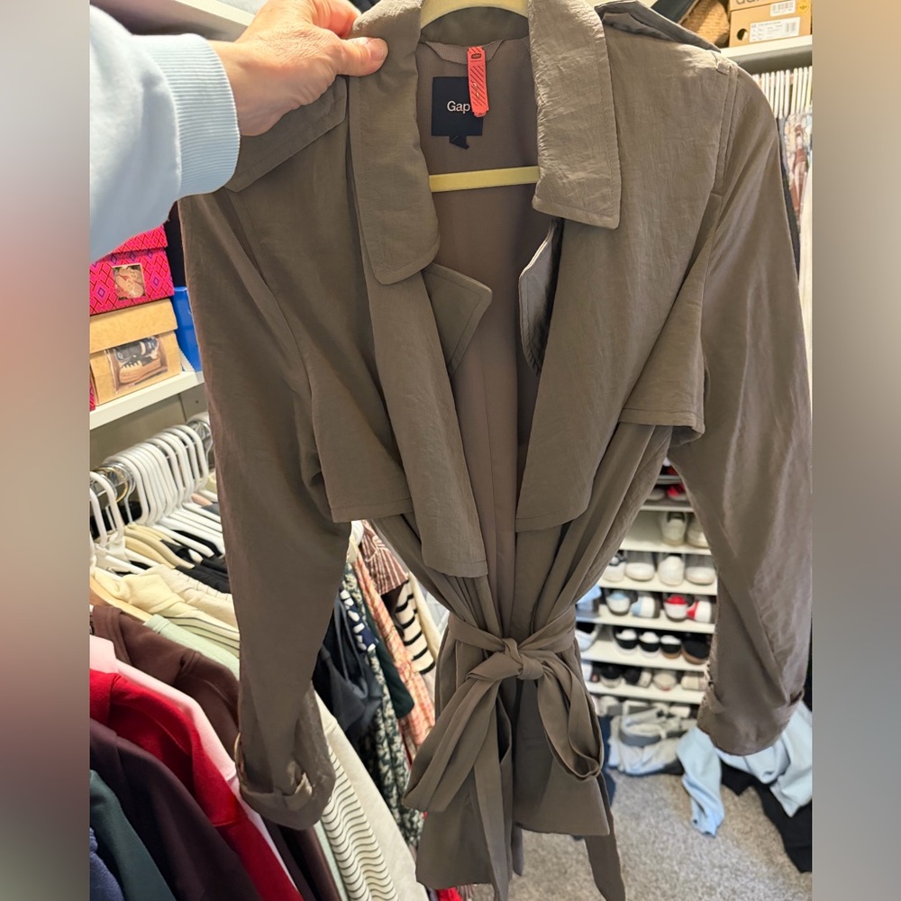 Gap Women's Olive Brown Trench Coat. Size medium. Excellent condition